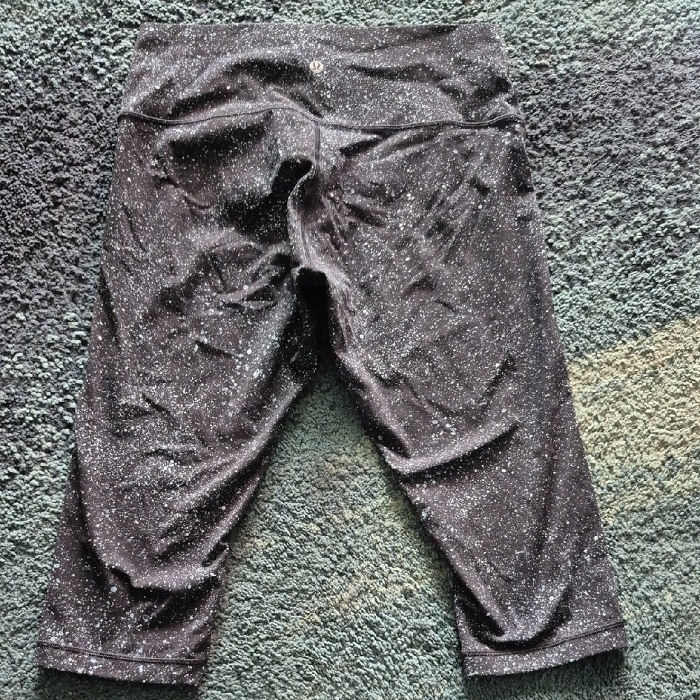 lululemon athletica Hi Rise Wunder Under 1/2 Tight...Black Speckled..size 10